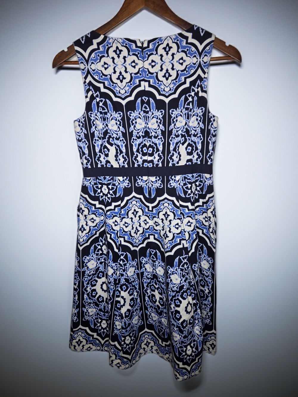 Talbots Blue White Medallion Mosaic Print Sleeveless Fit Flare Dress Size 2P - Picture 7 of 15